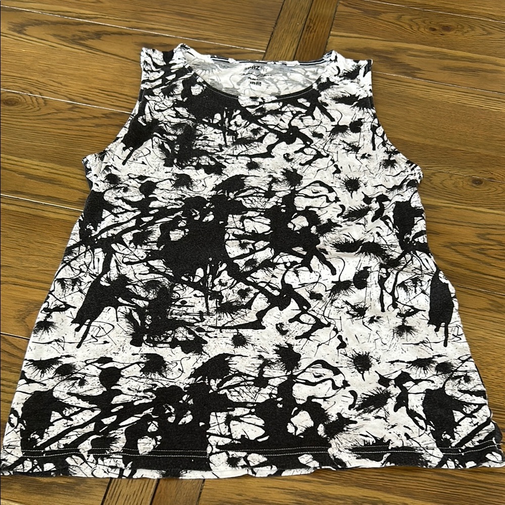 Uniqlo women’s Abstract Black and White Tank Top size Sm